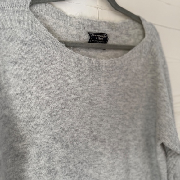 Abercrombie Super Soft Two-Pocket Sweater | Size M - Picture 5 of 7